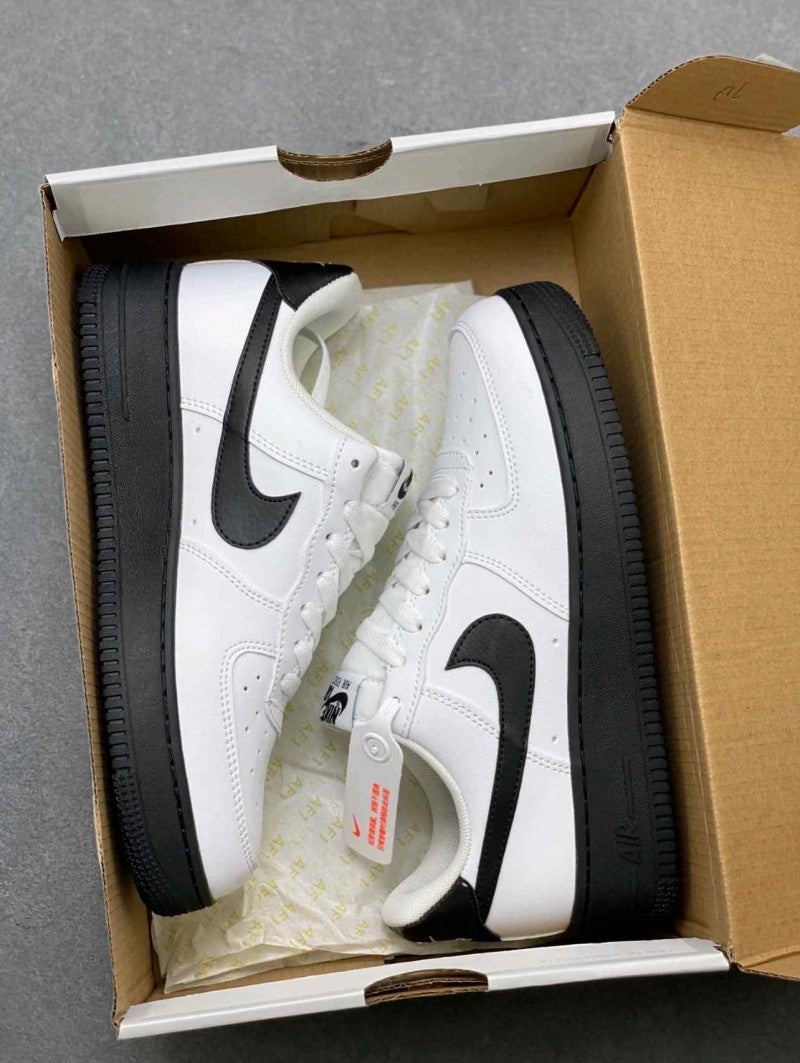 Nike AirForce 1 Low WHITE BLACK MIDSOLE 151