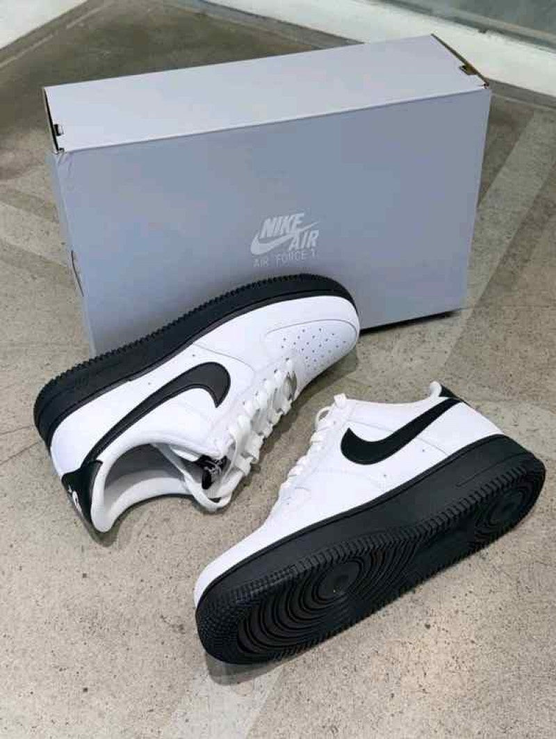 Nike AirForce 1 Low WHITE BLACK MIDSOLE 151