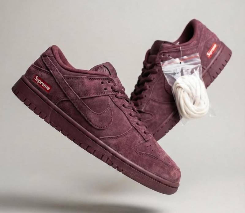 Sb dunk low pro X supreme Burgundy 699