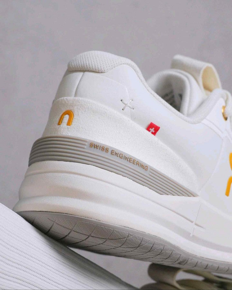 On The Roger Pro Ace Ivory Fog 6185