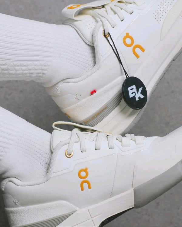 On The Roger Pro Ace Ivory Fog 6185