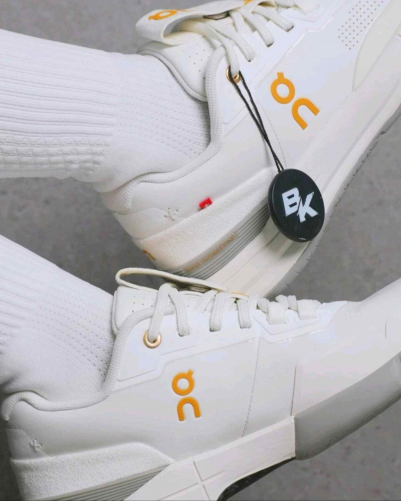 On The Roger Pro Ace Ivory Fog 6185