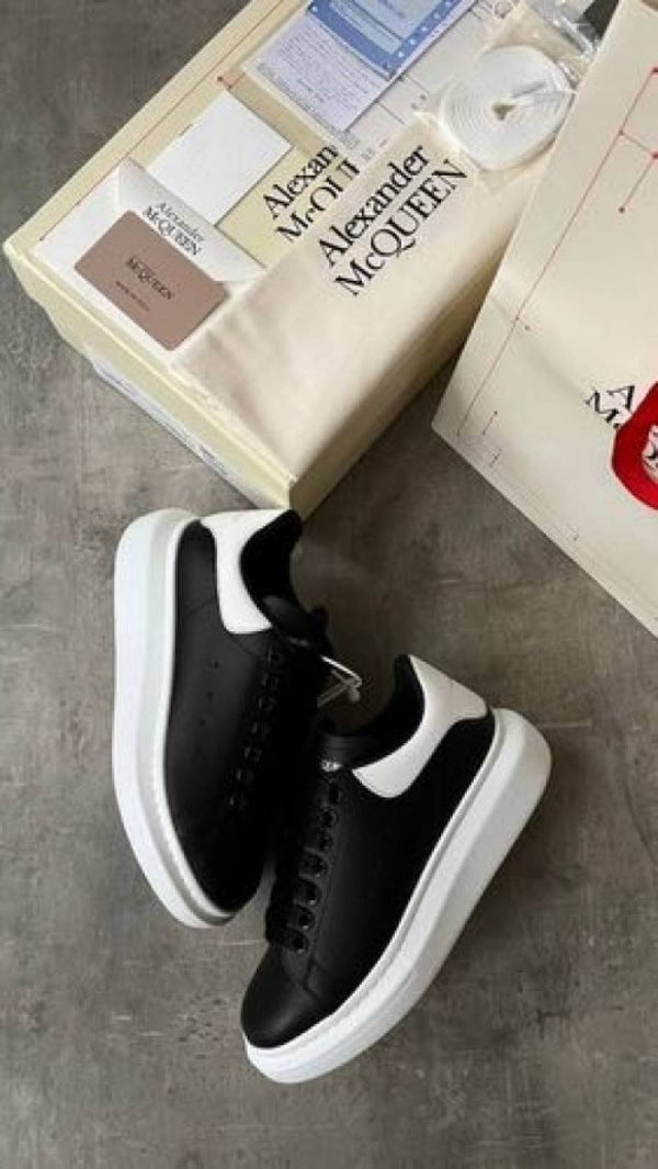 Alexandar McQueen Black White With All Accessories