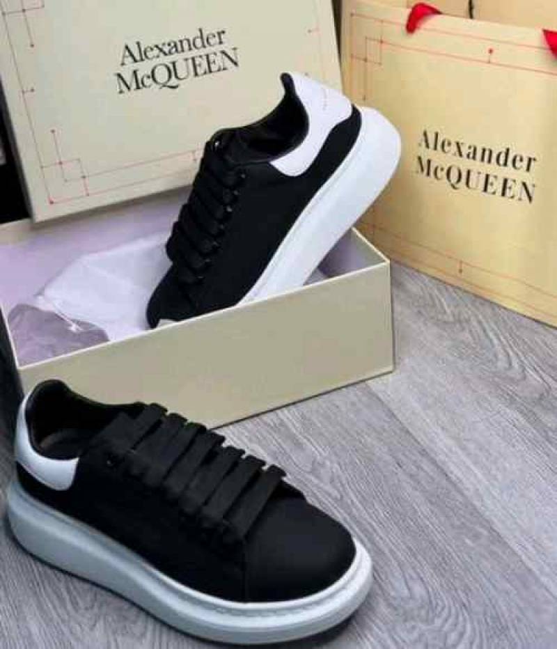 Alexandar McQueen Black White With All Accessories