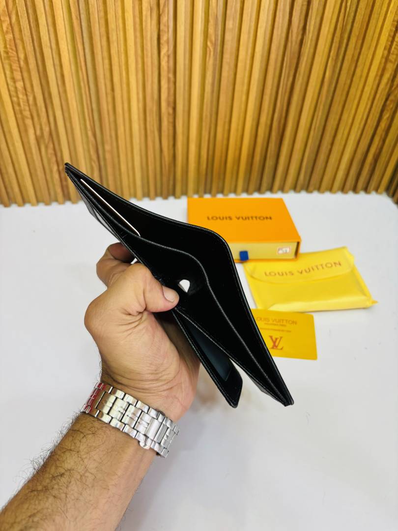 115 LV LOIUS VUTTON PREMIUM QUALITY WALLET