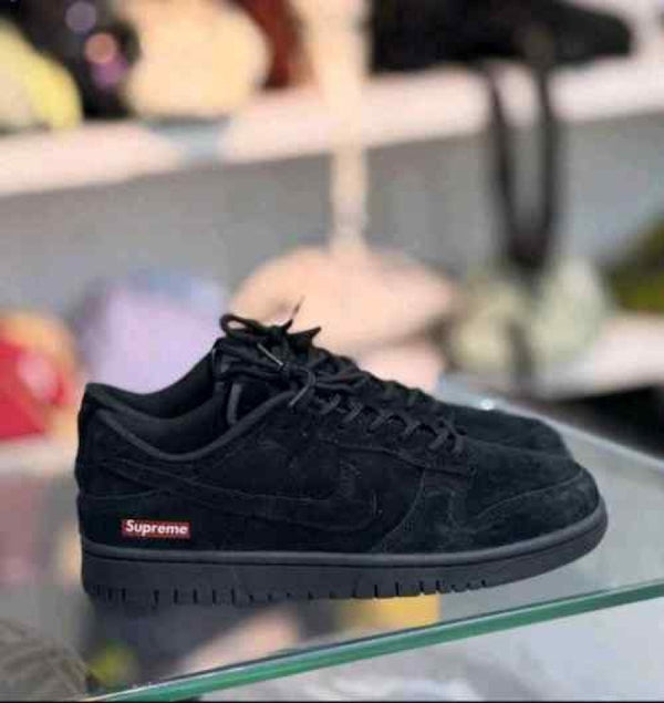 Nike Sb Dunk Low x Supreme black