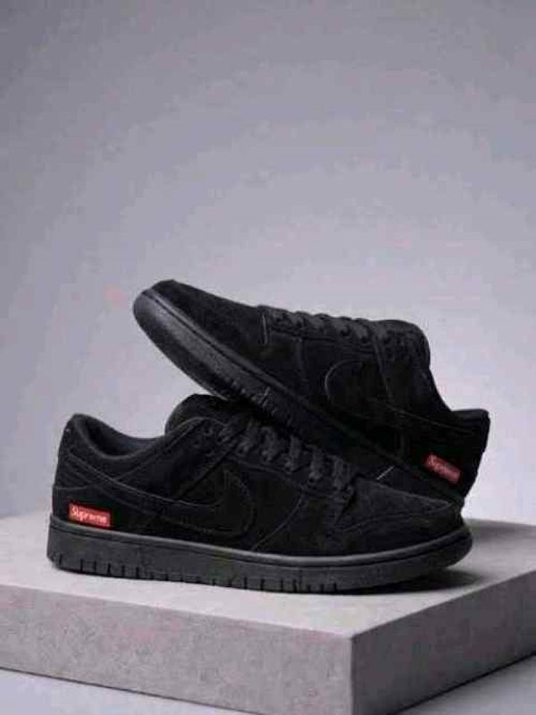 Nike Sb Dunk Low x Supreme black